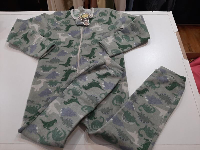 PIJAMA DE MICROPOLAR ESTAMPADO T.06A DINOS VERDE
