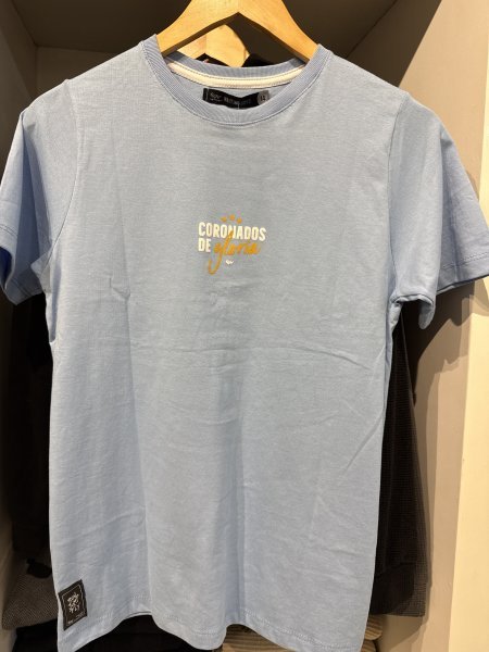 REMERA MC EST ESPALDA CORON GLORIA CELESTE T.16