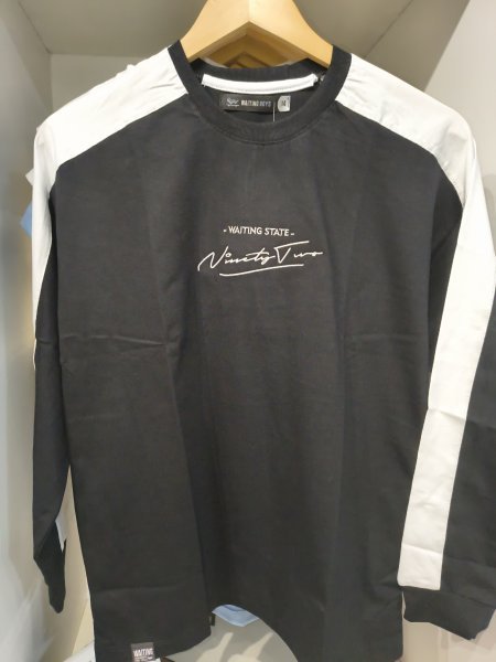 REMERA NEGRA OVER M/L CON RECORTE MANGAS T:14
