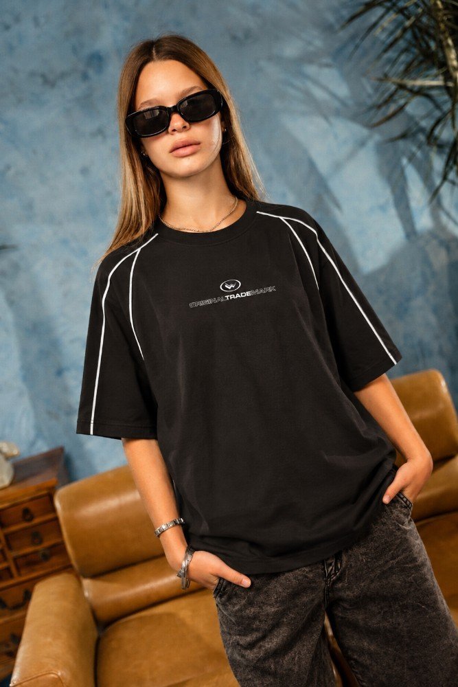 REMERA CON RECORTE HOMBRO SIMIL RANGLAN T.12